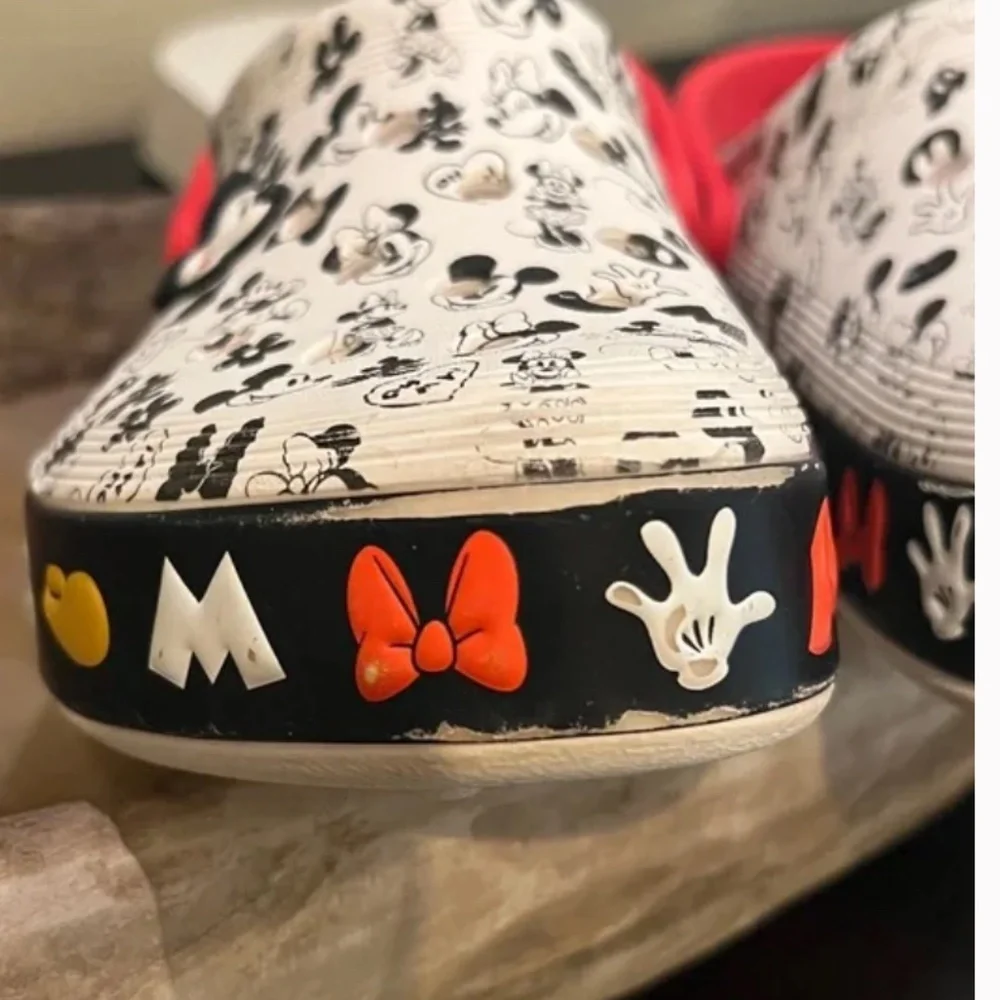 Minnie Mouse Crocs